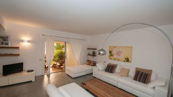 Apartment, 2 Bedrooms | Living room