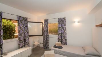 Apartment, 2 Bedrooms | 2 bedrooms, cots/infant beds, free WiFi, bed sheets