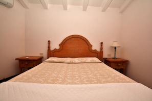 Apartment, 1 Bedroom | 1 bedroom, cribs/infant beds, free WiFi, bed sheets - Oleandri 304 (Arzachena)