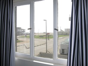 A window with a view of a parking lot and buildings. - Jetty Self-Catering Swakopmund (Swakopmund)