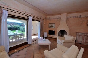 Apartment, 2 Bedrooms | Living room