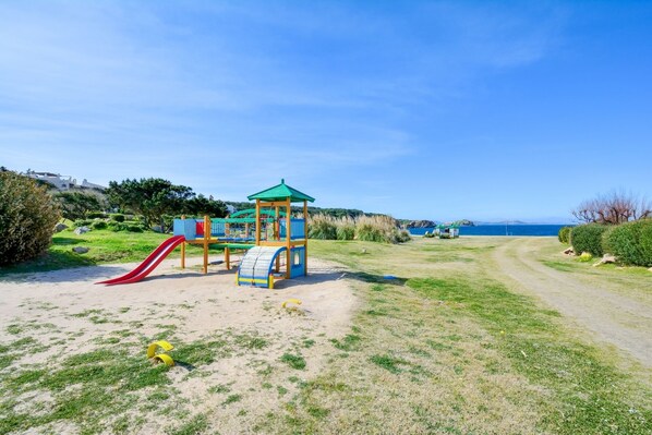 Area giochi per bambini (all'aperto)