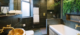 Absoluxe Suites