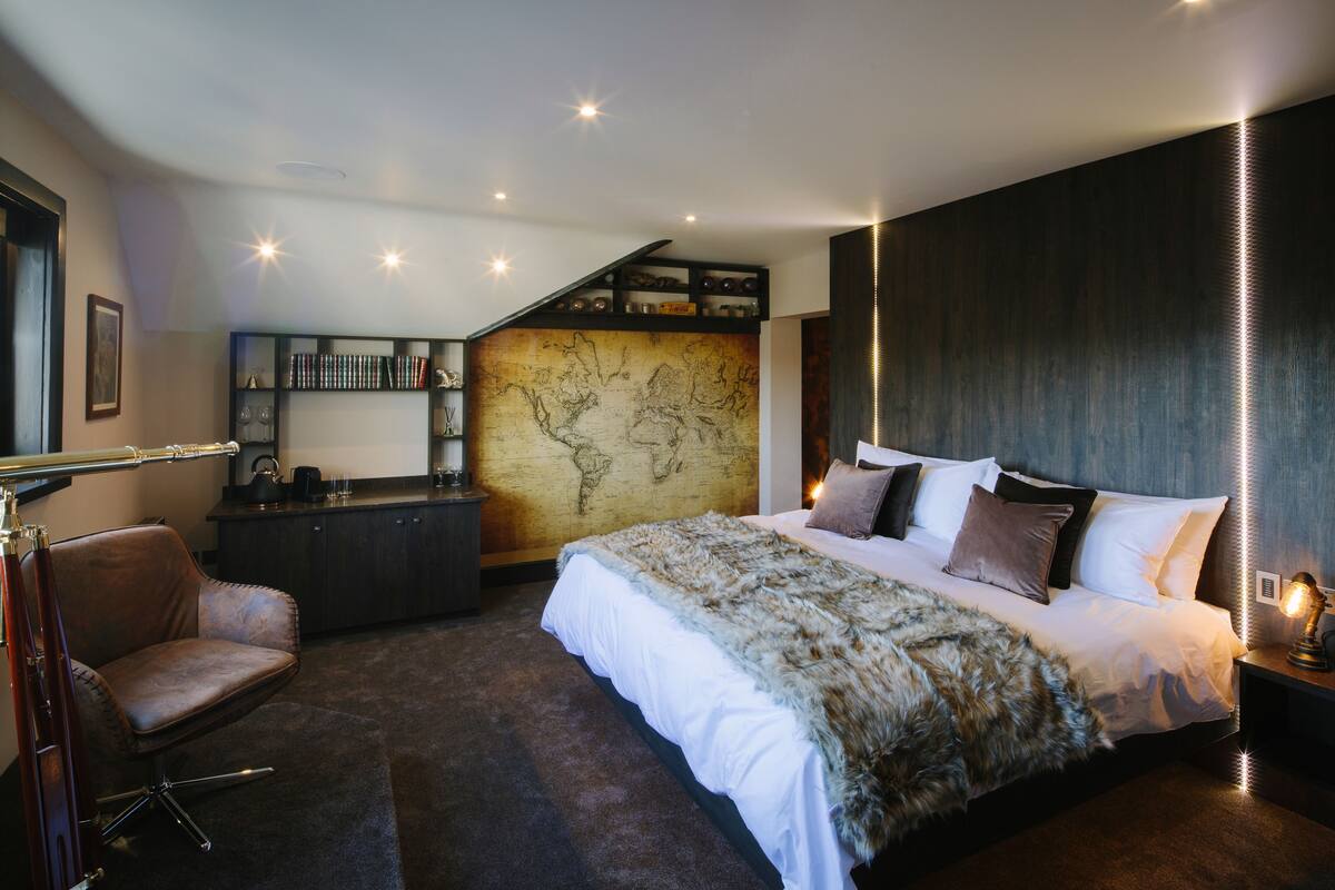 The Columbus Luxury Suite, 1 King Bed, Mountain View