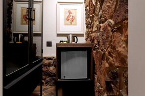 Luxe kamer | Individueel gedecoreerd, individueel gemeubileerd, een bureau