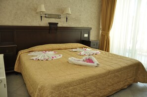 Una cassaforte in camera, postazione laptop