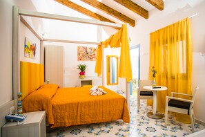 Design Room, Courtyard View (Romantica)