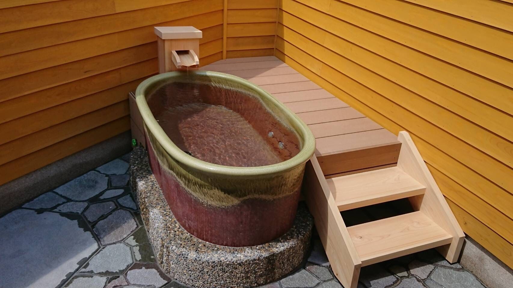 Bañera de hidromasaje exterior