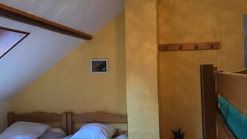 Asrama Umum, kamar mandi umum, pemandangan gunung | Didekorasi berbeda-beda dan dilengkapi dengan perabotan berbeda-beda