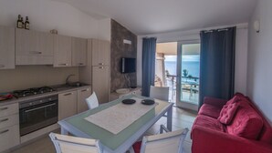 Apartemen, 2 kamar tidur | Makan di kamar