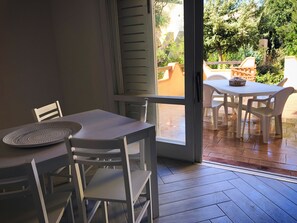 Apartamento, 1 quarto | Opções para refeição no quarto