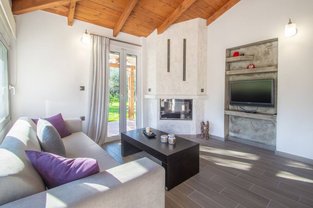 House, 2 Bedrooms | Living room