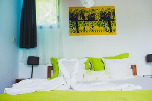 Standard Bungalow, River View | Desk, rollaway beds, bed sheets - Karibotel (Antananarivo)