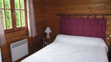 2 chambres, coffres-forts dans les chambres, fer et planche Ă repasser