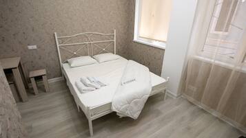 Apartamento, 1 quarto | Escrivaninha, cortinas blackout, ferros/tábuas de passar roupa