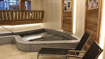 Indoor spa tub