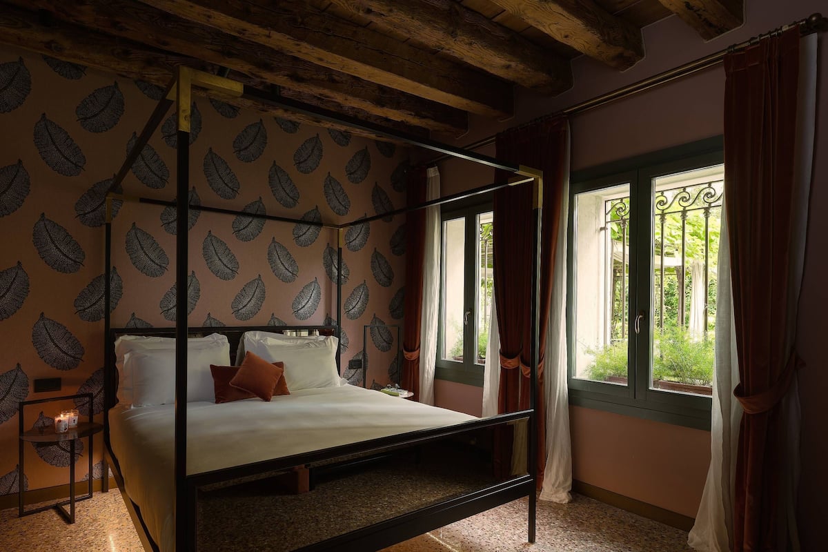 1 bedroom, memory-foam beds, minibar, in-room safe