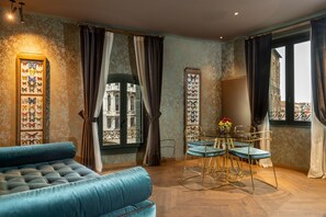 记忆海绵床垫、迷你吧、客房内保险箱、特色家居