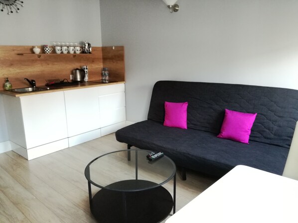 1 bedroom, blackout curtains, soundproofing, iron/ironing board