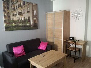 Blackout curtains, soundproofing, iron/ironing board, free WiFi - Novitas Apartments (Wroclaw)