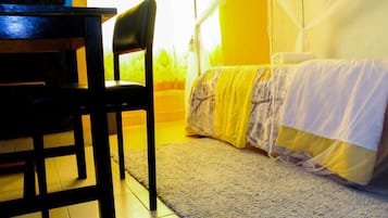 Apartment | Schreibtisch, Bügeleisen/Bügelbrett, Babybetten, Bettwäsche