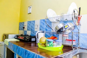 Apartemen | Dapur pribadi | Lemari es, microwave, kompor, dan ketel listrik