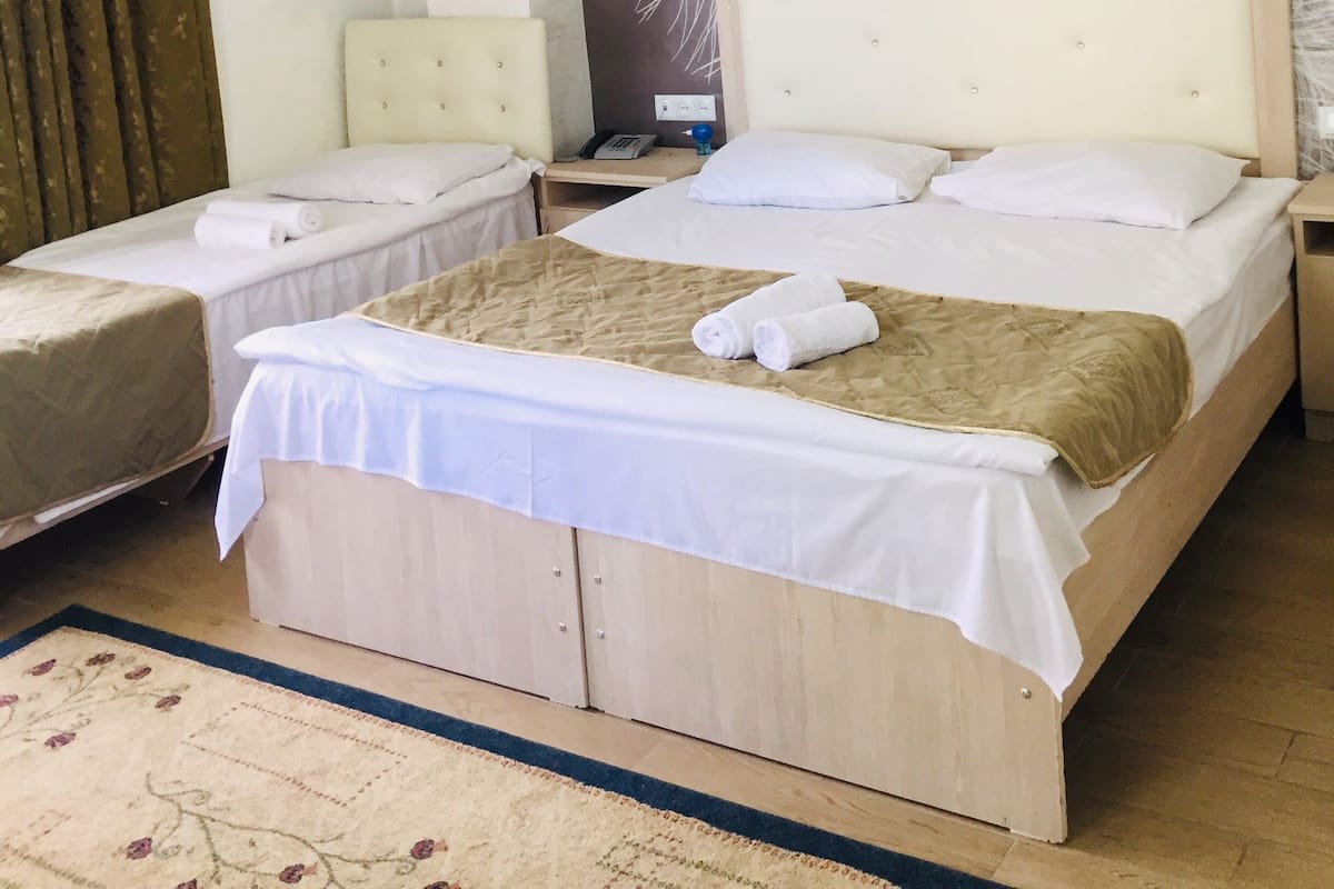 Family Room | Premium bedding, in-room safe, desk, blackout drapes