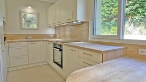 Fridge, oven, dishwasher, toaster