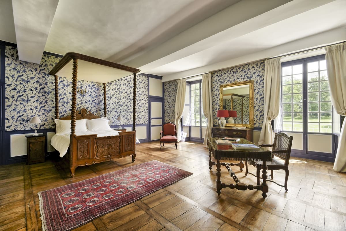 Deluxe-Doppelzimmer | Hochwertige Bettwaren, Betten mit Memory-Foam-Matratzen, Schreibtisch