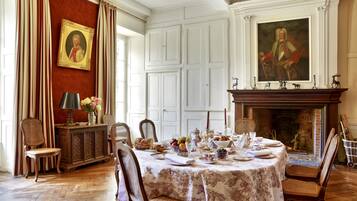 Free daily continental breakfast