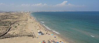 APARTAMENTO 50 M DE LA PLAYA