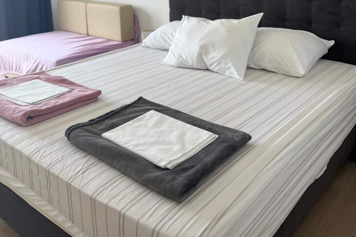 Standaard vierpersoonskamer, uitzicht op zee | 1 slaapkamer, een minibar, een kluis op de kamer, geluiddichte muren