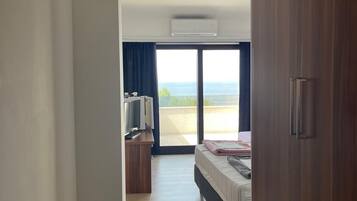 Minibar, in-room safe, soundproofing, free WiFi
