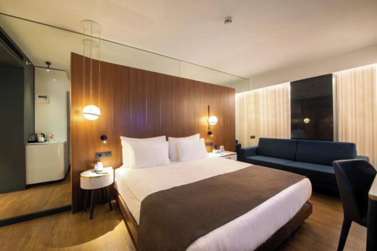 Deluxe French Room