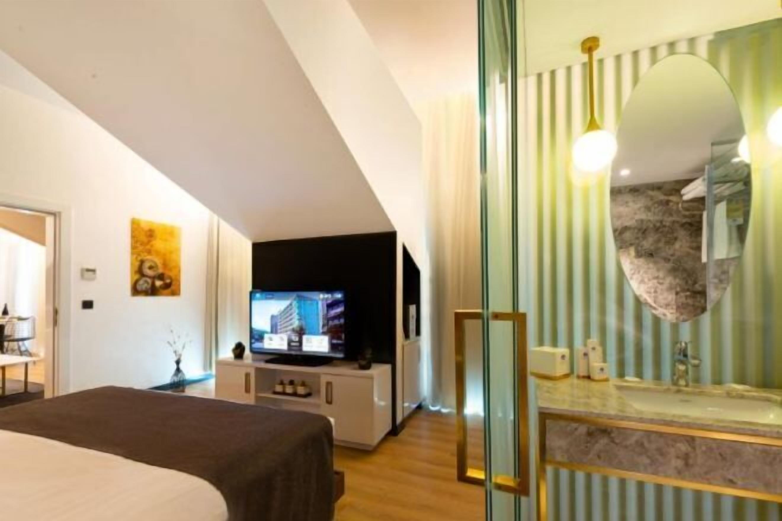 1 chambre, minibar, coffres-forts dans les chambres, bureau