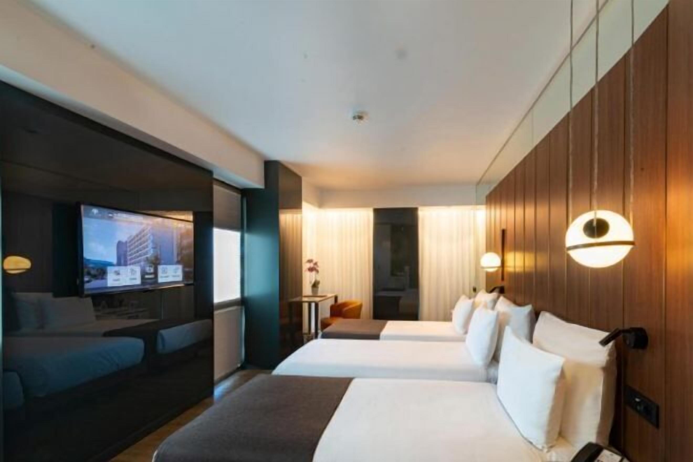 1 chambre, minibar, coffres-forts dans les chambres, bureau