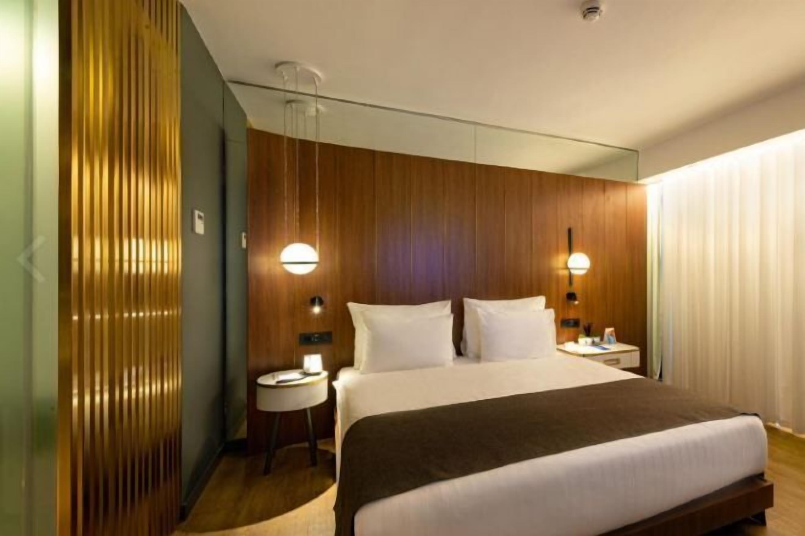 1 chambre, minibar, coffres-forts dans les chambres, bureau