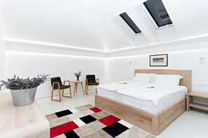 Loftsleilighet – comfort | Safe på rommet, skrivebord og skrivebord for bærbar PC