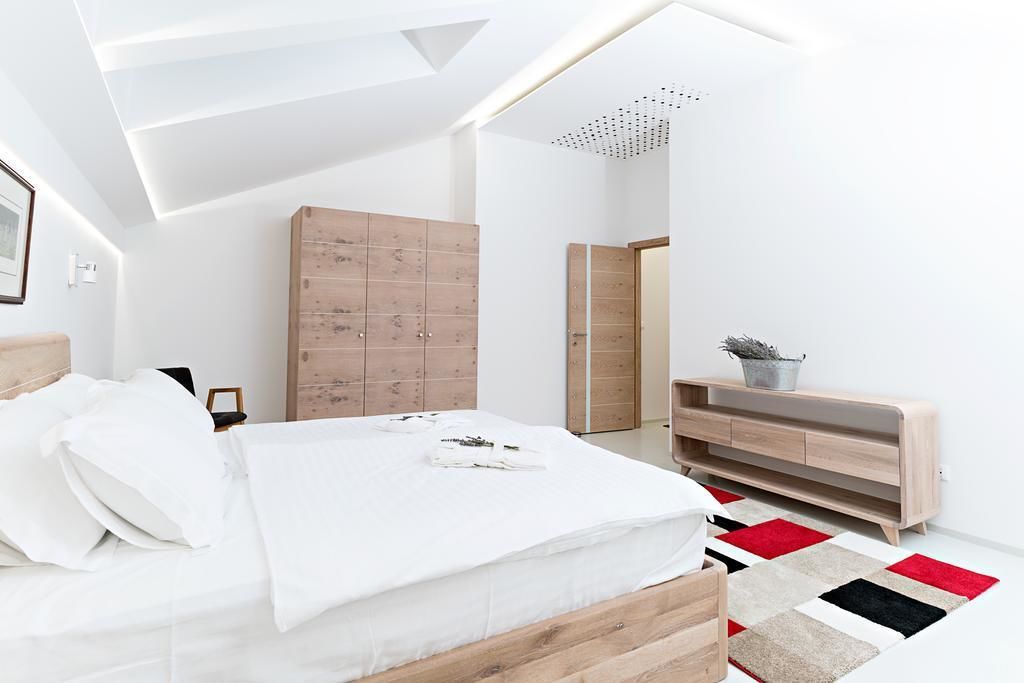 In-room safe, desk, laptop workspace, blackout curtains