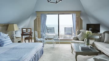 Deluxe Double or Twin Room, Ocean View | Premium bedding, minibar, in-room safe, individually decorated