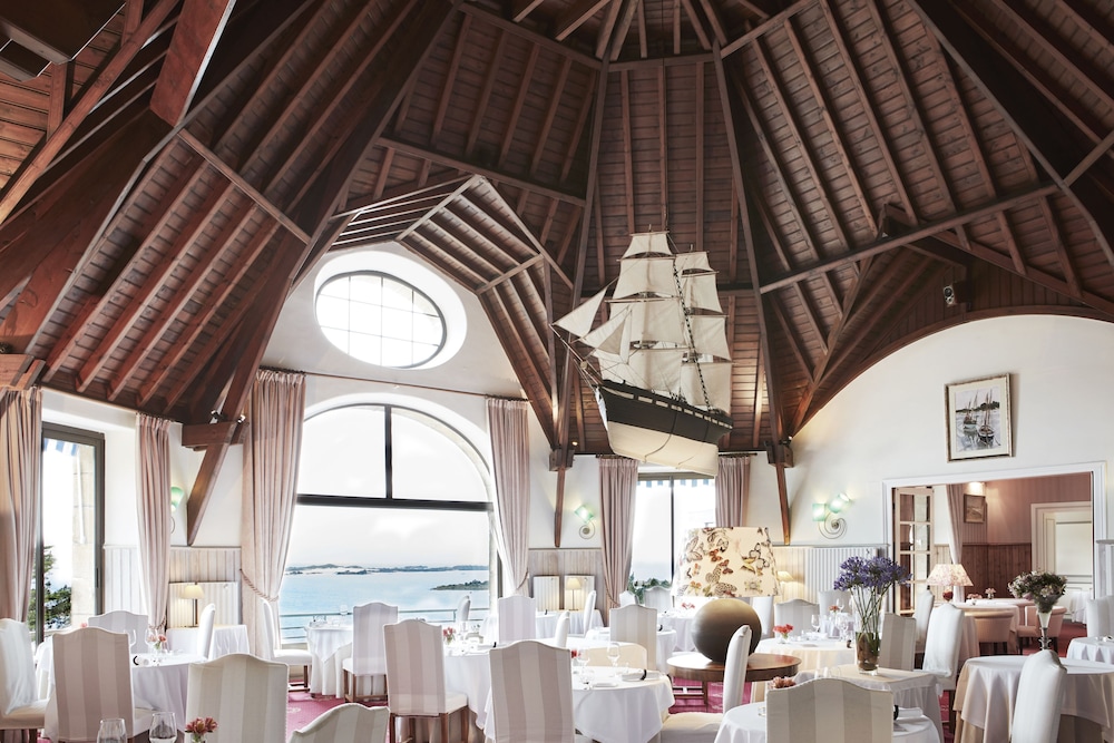 Manoir de Lan Kerellec by null