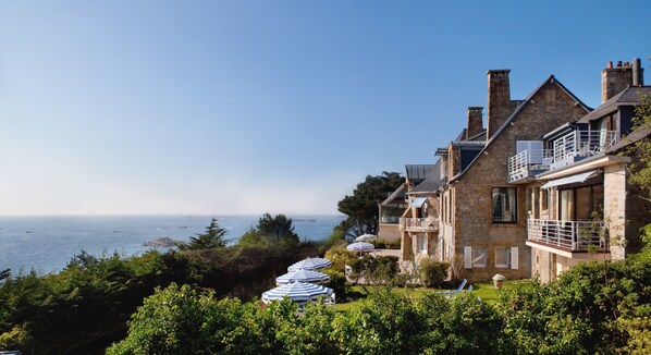 Exterior - Manoir de Lan Kerellec (Trébeurden)