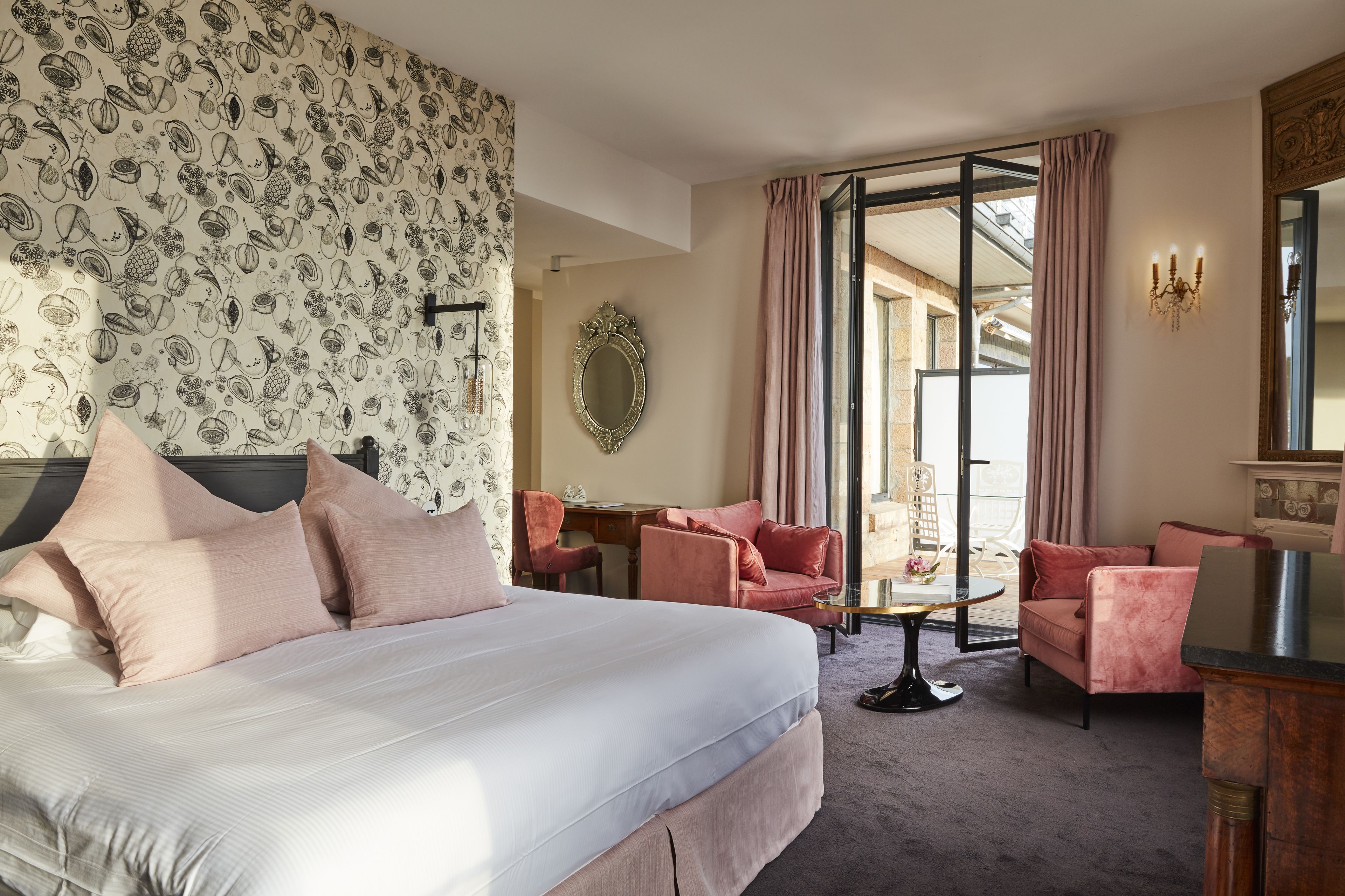 deluxe double or twin room, ocean view | 1 bedroom, premium bedding, minibar, in-room safe