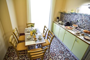 Free daily buffet breakfast  - Palazzo degli Affreschi (Catania)