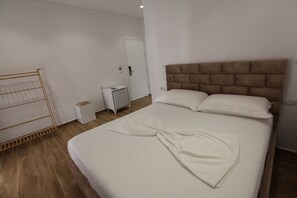 Triple Room, Kitchen | Free WiFi, bed sheets - Vila Jona (Sarandë)
