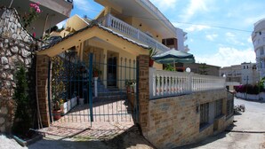 Unclassified image, 5 of 54, button - Vila Jona (Sarandë)
