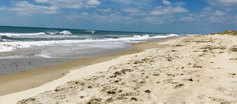 HATTERAS VILLAGE 4 BEDROOM - WALK TO OCEAN, MARINA, SOUND