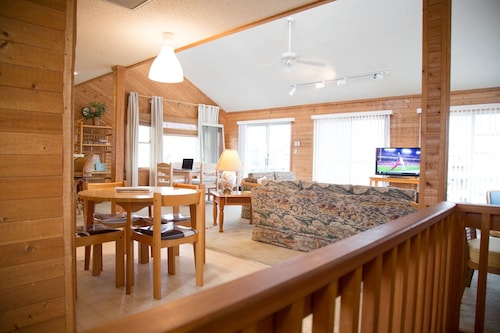 HATTERAS VILLAGE 4 BEDROOM - WALK TO OCEAN, MARINA, SOUND