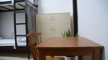 Desk, free WiFi