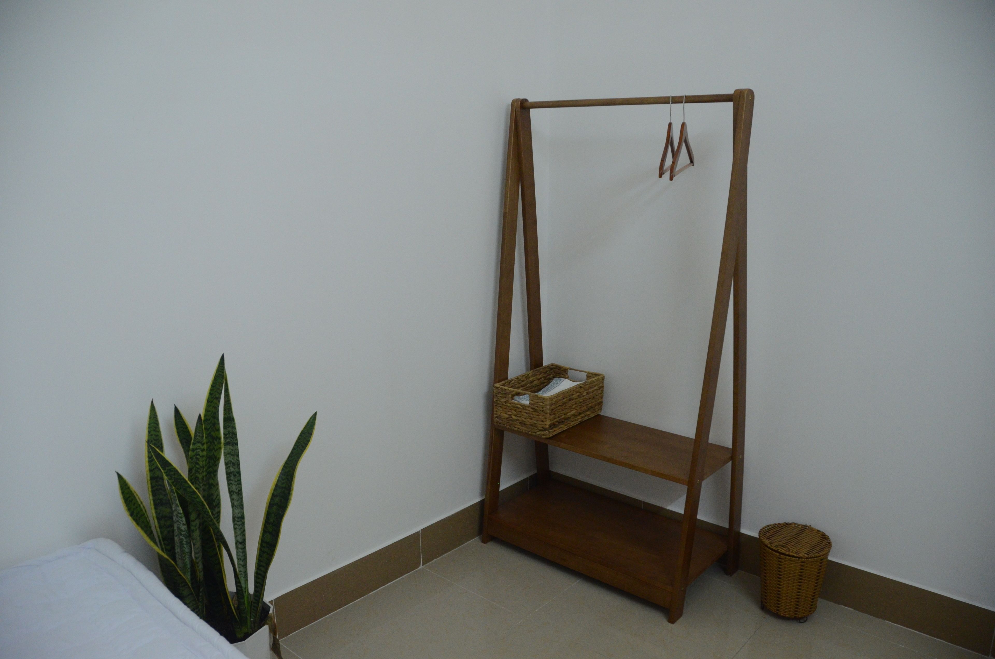 Una scrivania, Wi-Fi gratuito